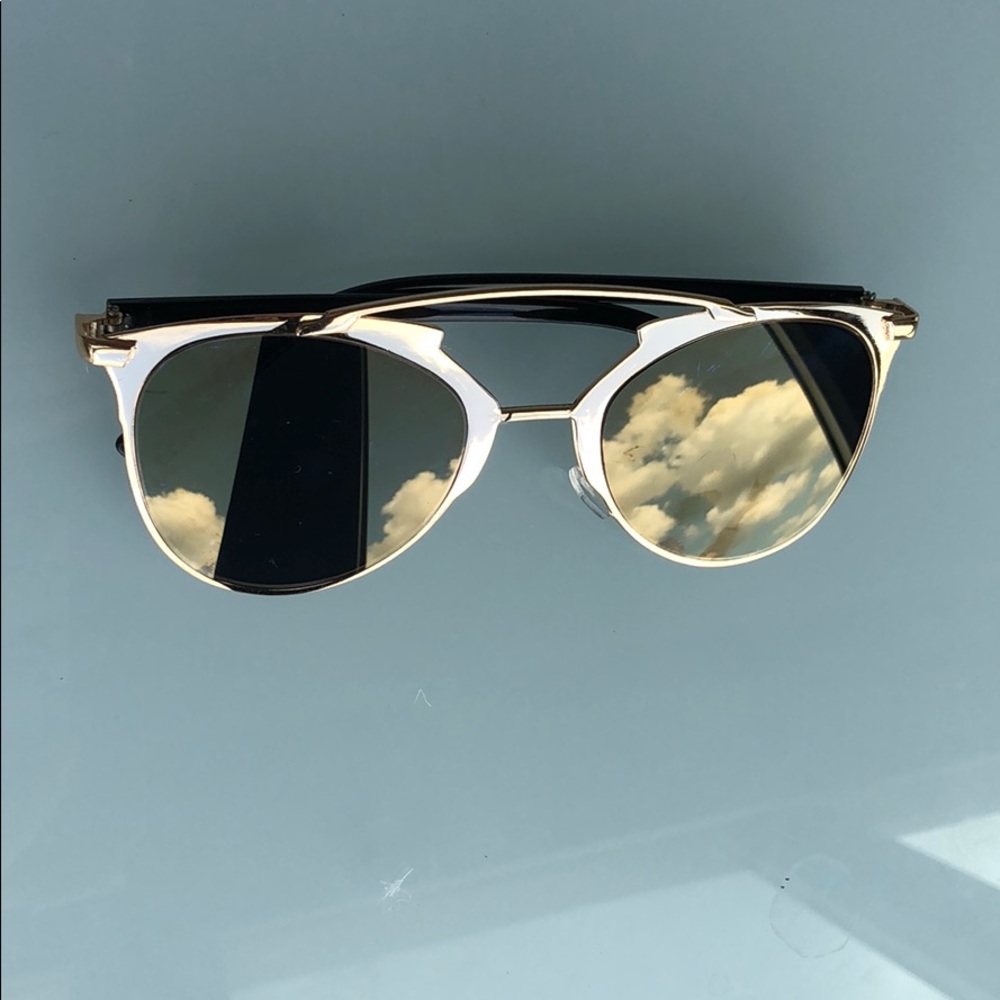 Gold reflective sunglasses